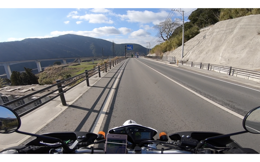 新阿蘇大橋とバイク